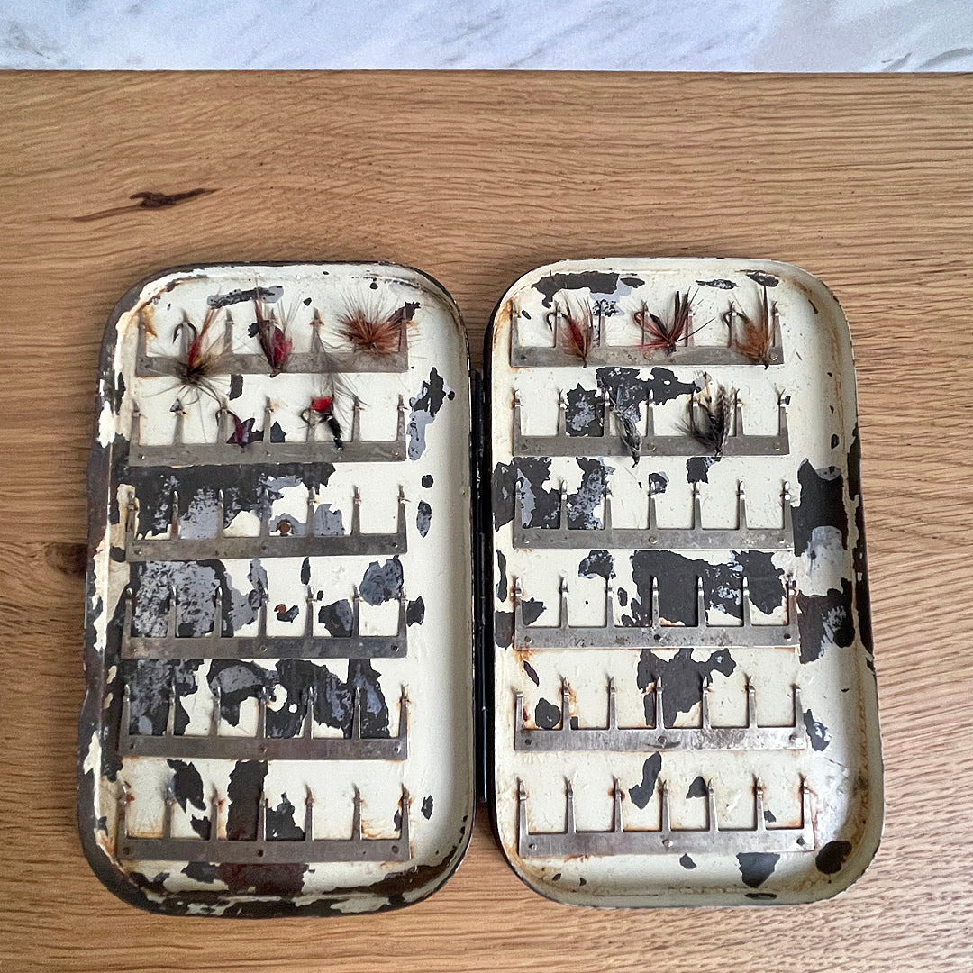 Hardy Bros Ltd Alnwick Black Japanned Fly Fishing Tin & Flies ANTIQUE