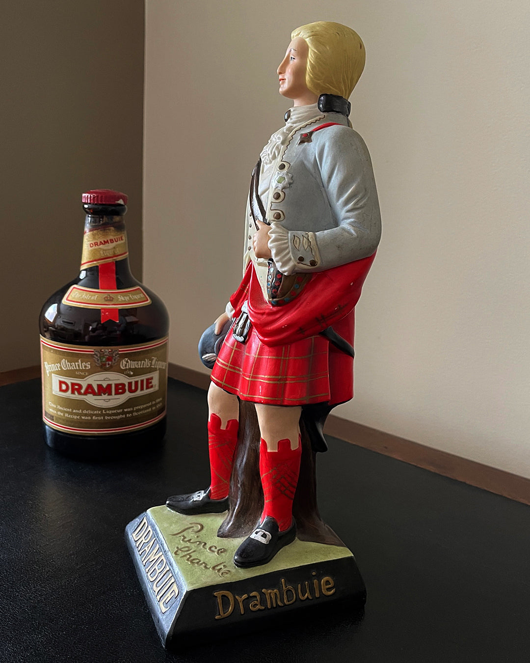 Drambuie Advertising Figurine Bonnie Prince Charlie Ceramic VINTAGE