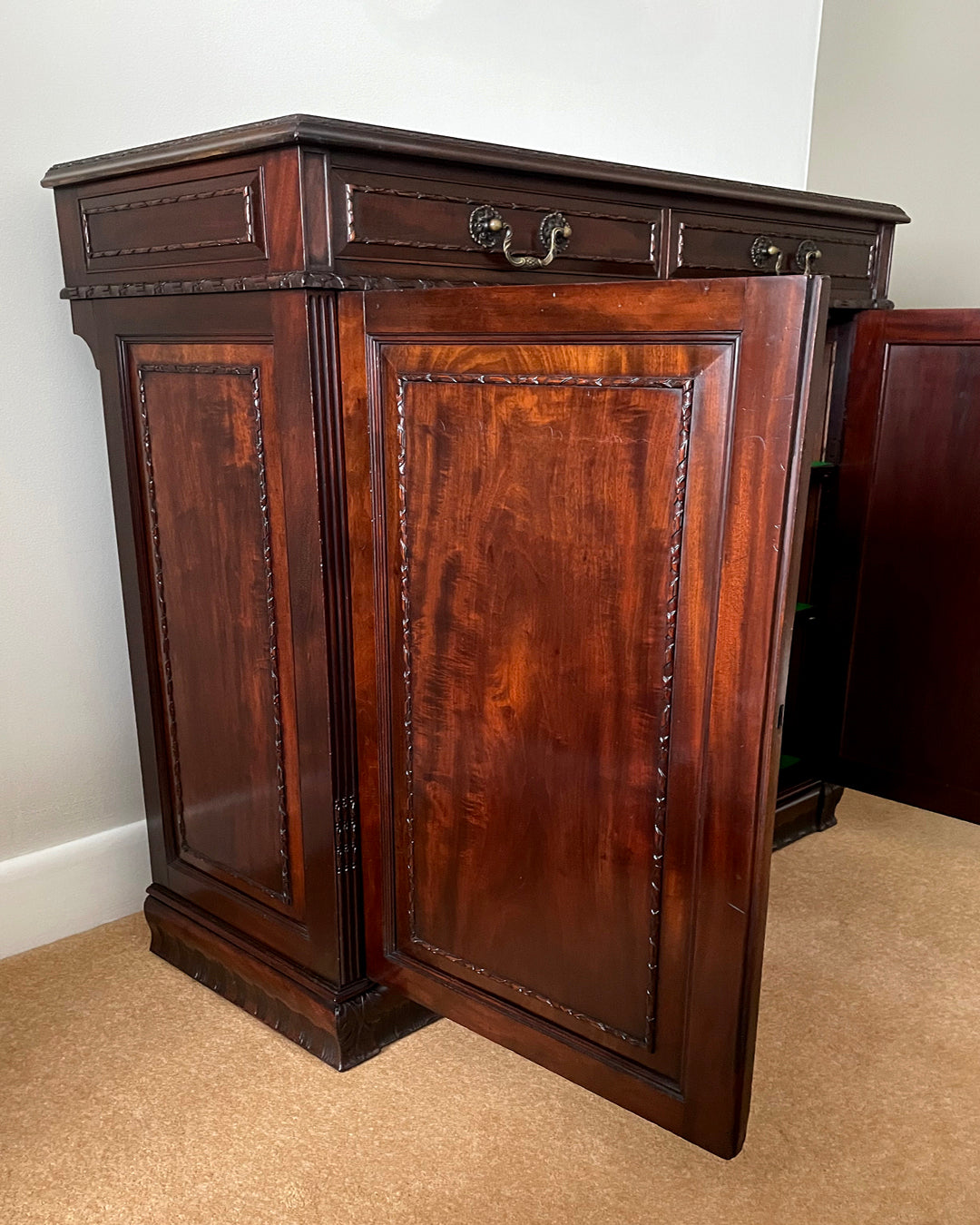 Howard & Sons Mahogany Side Cabinet With Baize Covered Shelves 1930's Country House Style VINTAGE