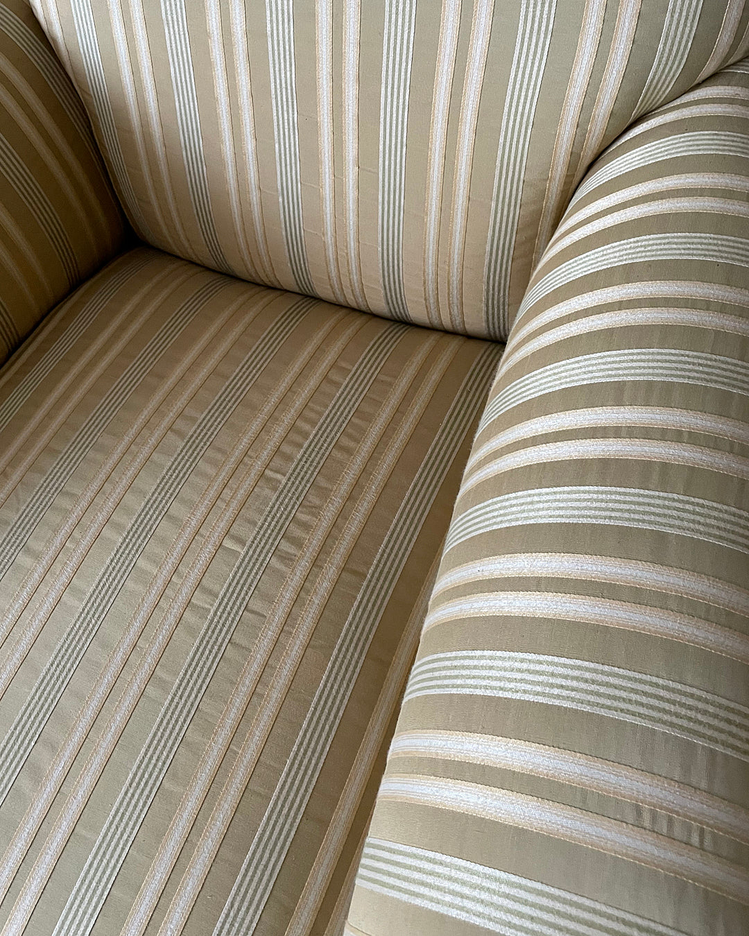 Country House Armchair In The Manner Of Howard & Sons 1930's VINTAGE