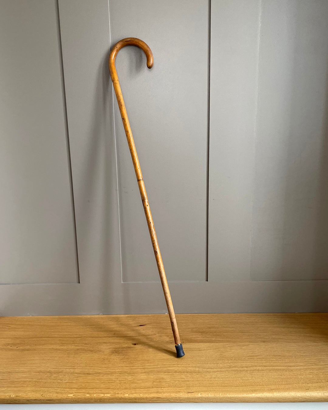 A Sycamore Wood Walking Stick Crook Handle Length 85cm / 33.5" ANTIQUE